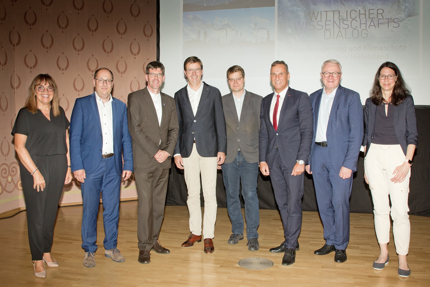 Christiane Schmitz Hayer (Stiftung Stadt Wittlich), Michael Hoeck (Vorstand Volksbank Raiffeisenbank), Professor Dr. Michael Jäckel (Präsident der Universität Trier), Roell Annega (Gerolsteiner Brunnen), Professor Dr. Jörn Block (Forschungszentrum Mittelstand der Universität Trier), Joachim Rodenkirch (Bürgermeister Stadt Wittlich), Edmund Schermann (Vorstand Sparkasse Mittelmosel), Dr. Alexandra Moritz (Forschungszentrum Mittelstand der Universität Trier)