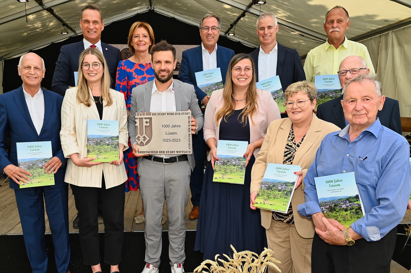 Ehrengäste mit Chronik