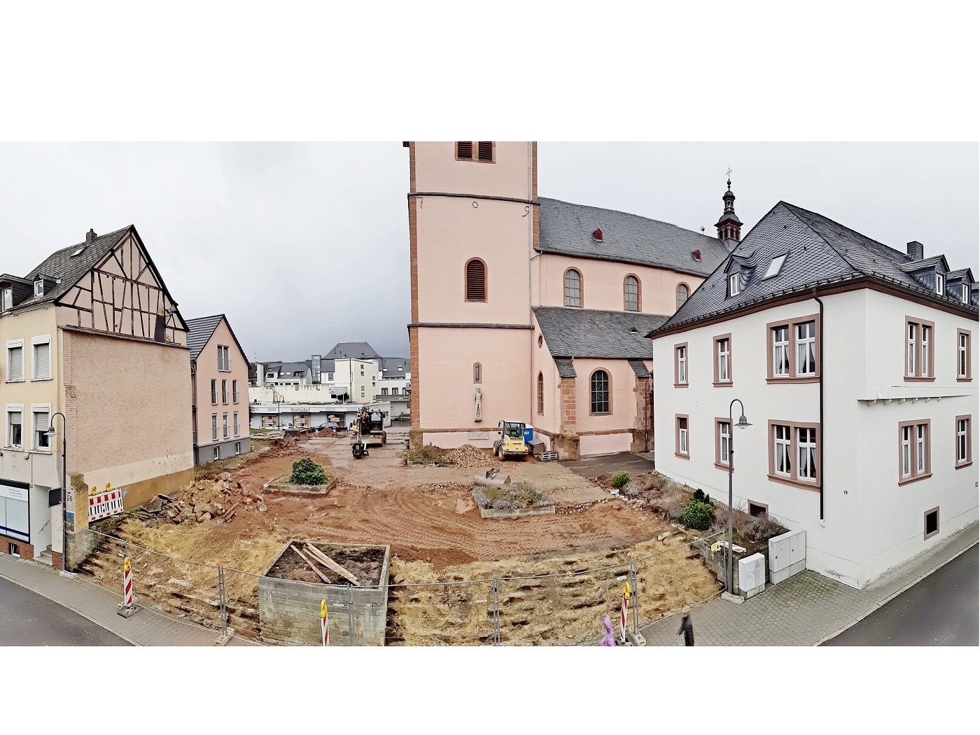 Mit einem barrierefreien Durchgang von der Karrstraße bis in die Kirchstraße, soll ein besserer Zugang zum Kirchenvorplatz geschaffen werden.