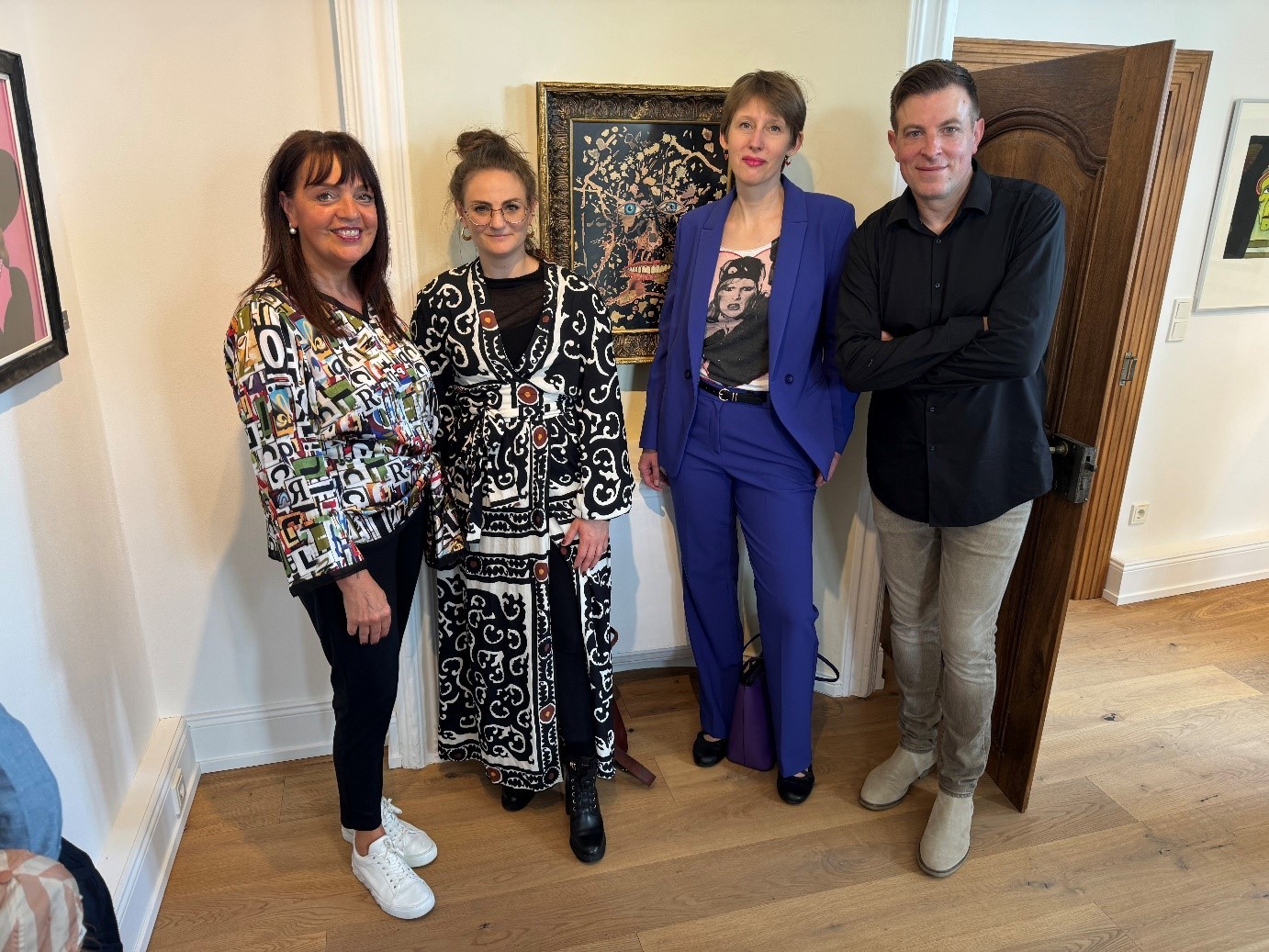 Das Foto zeigt Kulturamtsleiterin Nina Dusartz de Vigneulle, Chris Marmann, Diana Lamprecht und Christiane Schmitz-Hayer