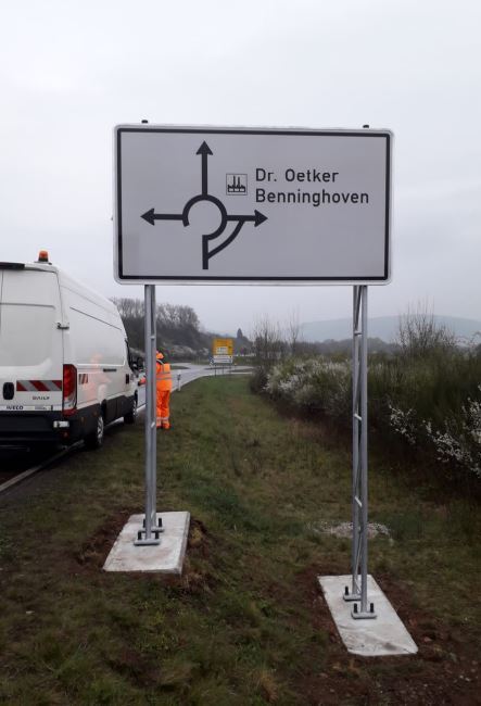 An den Kreiseln Umspannwerk und St. Paul wurde eine neue Beschilderung aufgestellt (Foto: Landesbetrieb Mobilität).