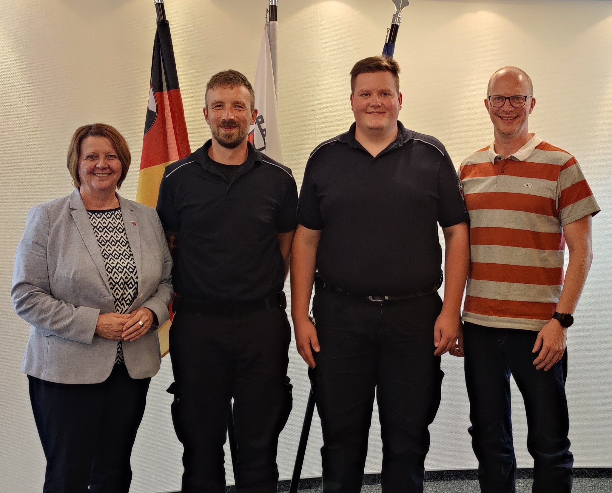 v.l.n.r: Erste Beigeordnete Elfriede Meurer, Philipp Kochan, Robin Wirtz, Fachbereichsleiter Jan Mußweiler. 