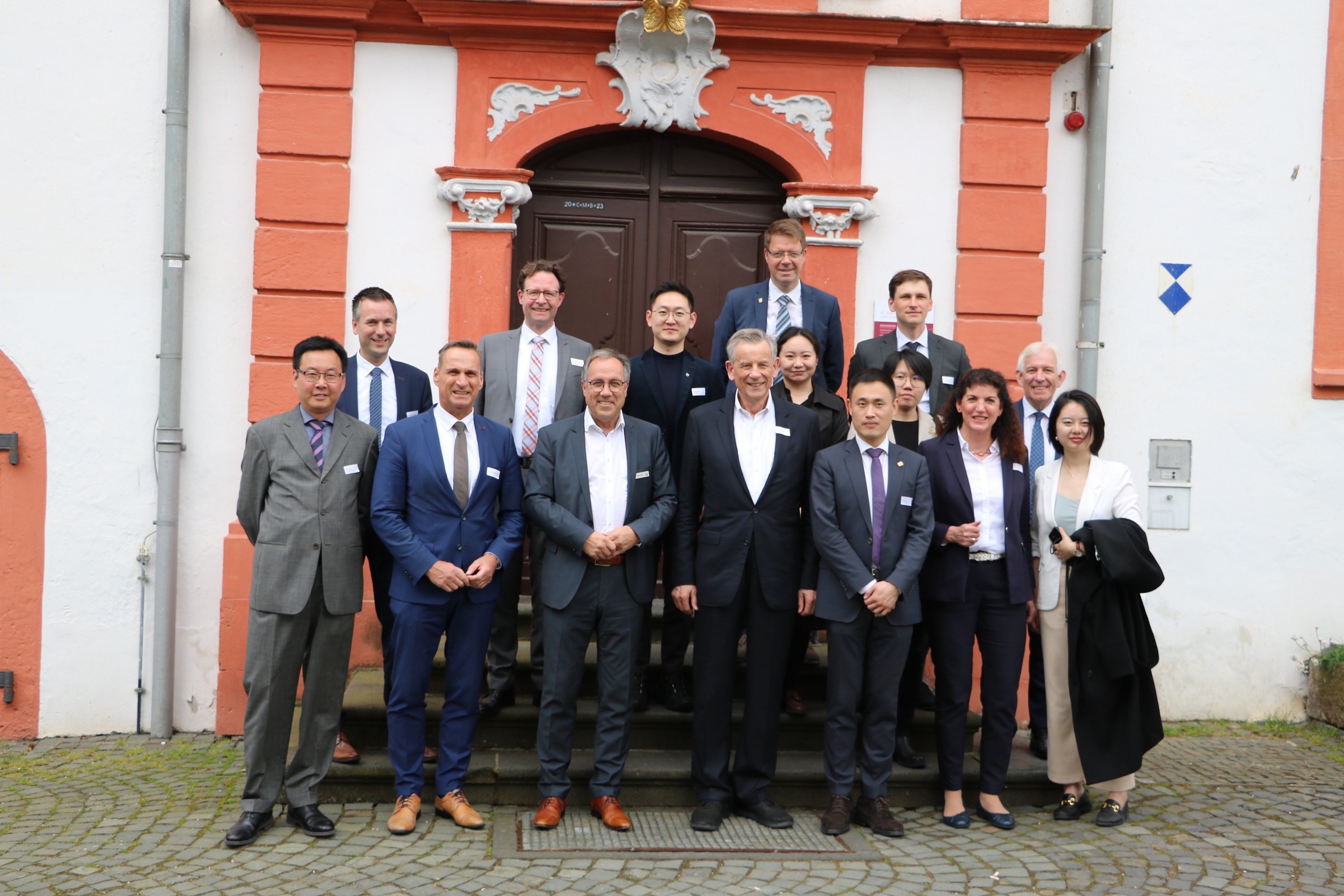 Die chinesische Delegation tauschte sich mit Landrat, den Bürgermeistern und Unternehmensberater Hermann Simon aus.