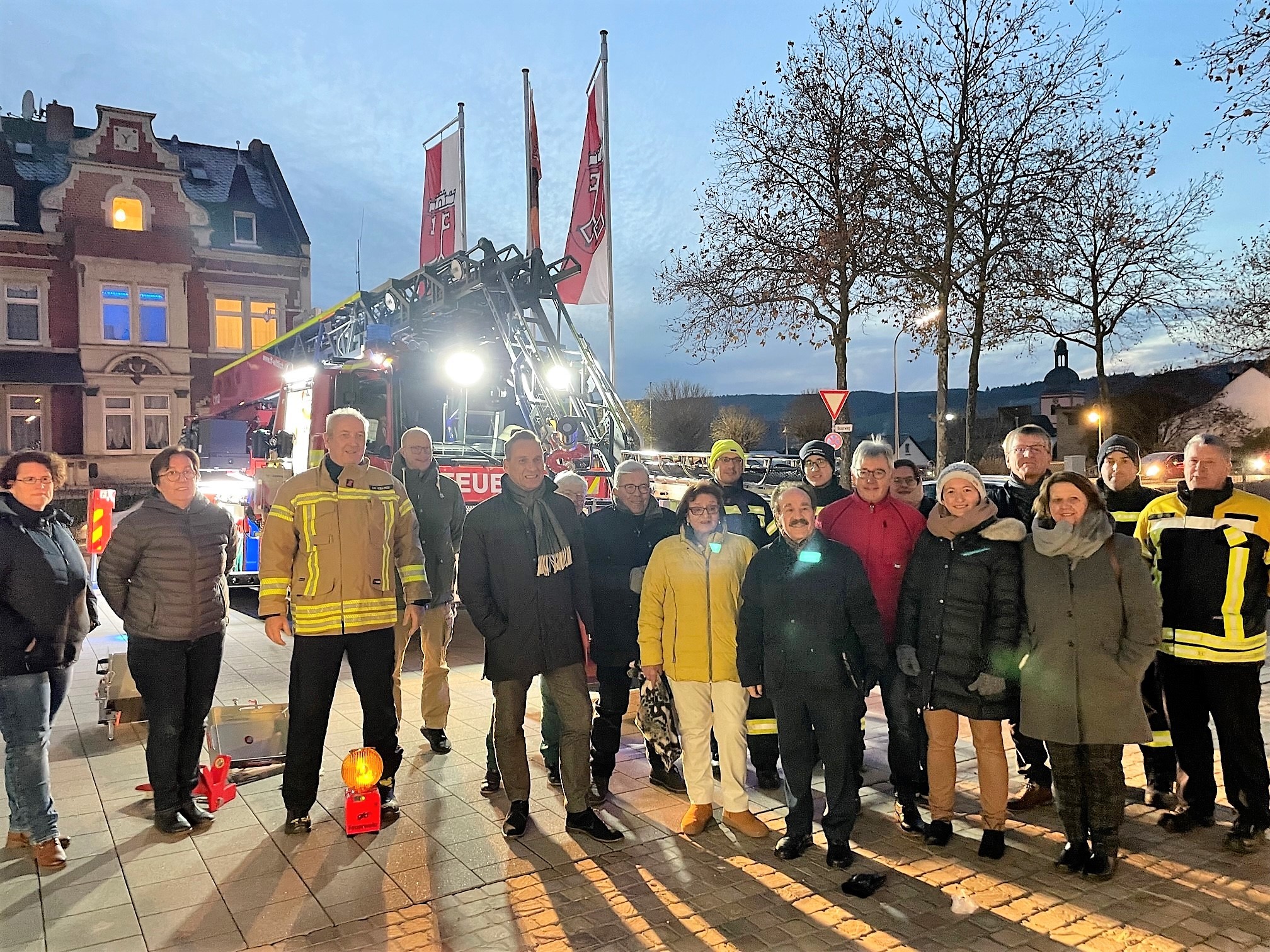 Die neue Drehleiter wurde dem Stadtrat vor der Ratssitzung präsentiert.