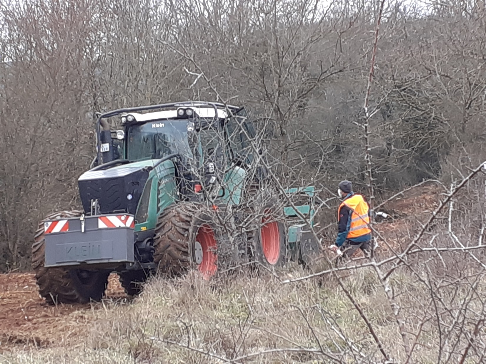 Während des Einsatzes der Mulchgeräte wird der Zugang zum Quetschenberg in dieser Zeit tageweise gesperrt. 