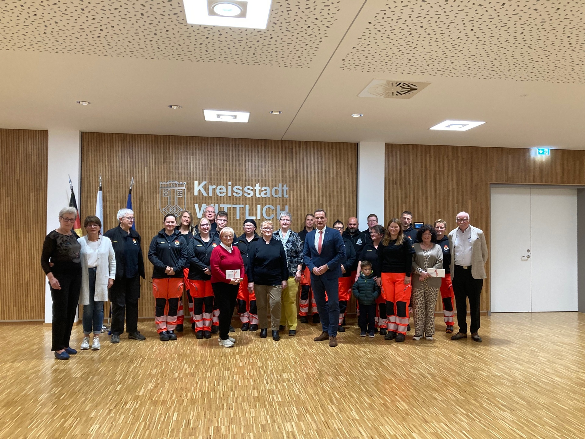 Das Foto zeigt die Empfänger der Ehrenamtskarte.