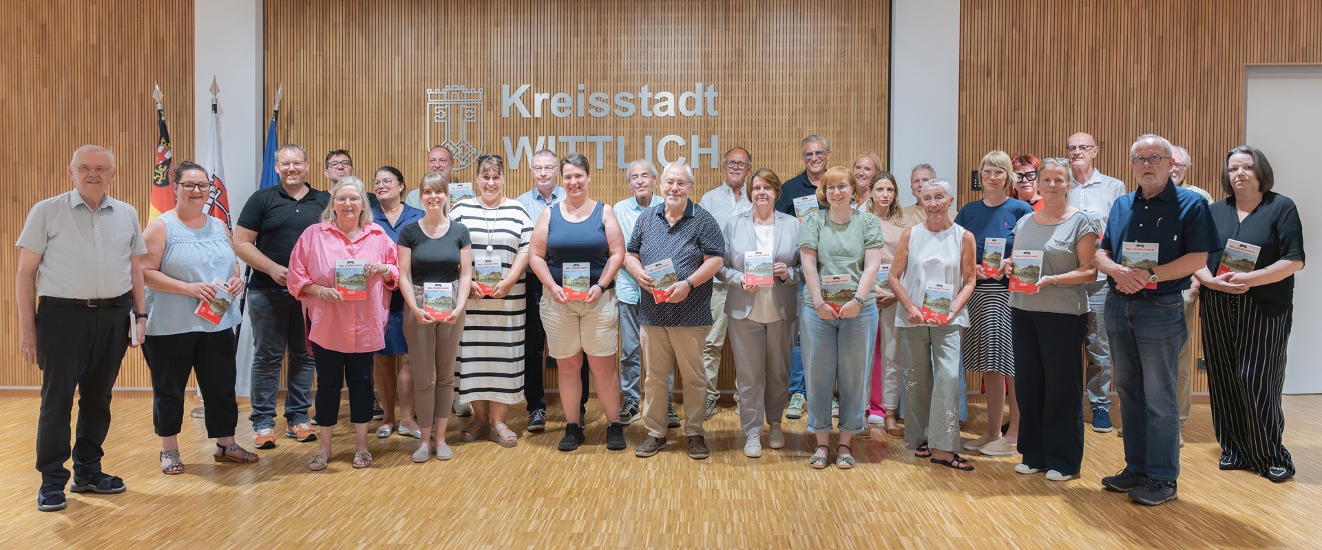 Gruppenfoto 76. Jahrgang Säubrenner Das Foto zeigt die Autorenrunde der 76. Ausgabe des Säubrennerbuches.