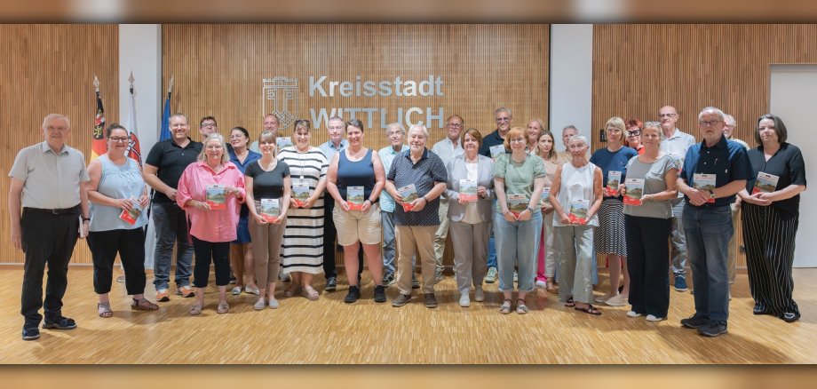 Gruppenfoto 76. Jahrgang Säubrenner Das Foto zeigt die Autorenrunde der 76. Ausgabe des Säubrennerbuches.