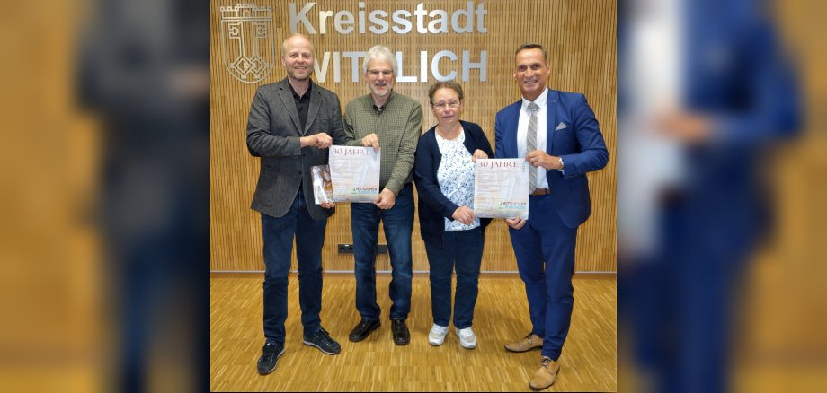 v.l.n.r.: Sebastian Langner (Vorsitzender des Musikkreises), Johannes Baum (Pressearbeit), Dr. Sabine Theunert (Vorstand), Bürgermeister Rodenkirch bei der Programmpräsentation.