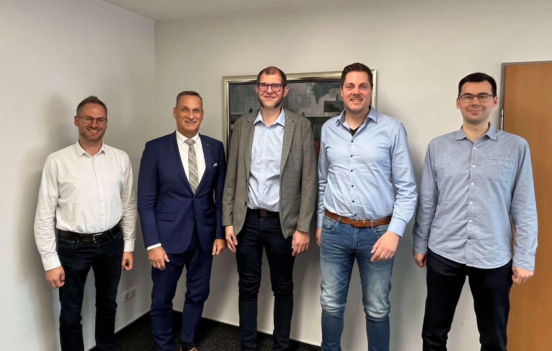 Das Foto zeigt Bürgermeister Rodenkirch mit Herrn Kreß sowie dem Werkleiter Martin Kurzweil, Büroleiter Christian Leisch und als Vertreter des Personalrates Markus Ochwat.