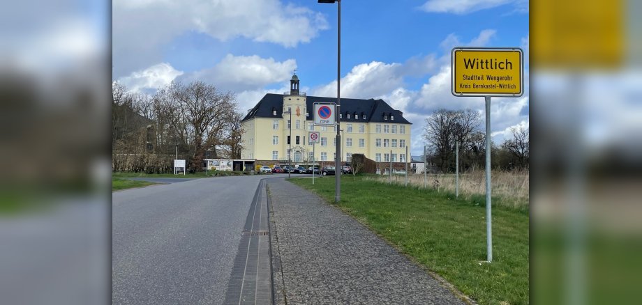 Das Foto verdeutliche die Parkverbotszone und die Tempo-30-Zone im Bereich St. Paul.