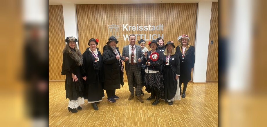 Bürgermeister Rodenkirch freut sich wieder im Besitz des Schlüssels zu sein.