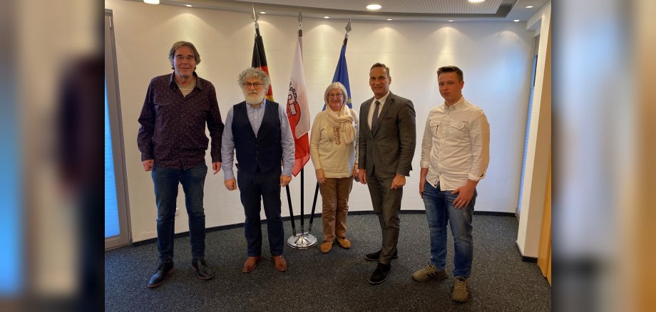 Bürgermeister Joachim Rodenkirch freute sich über das Engagement und die die damit verbundene Überreichung der Ehrenamtskarte und der Jubiläumskarte an die geehrten Ehrenamtlichen. 