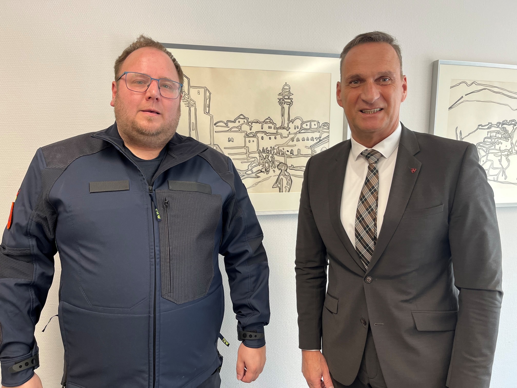 Der neue Ortsbeauftragte des THW Wittlich, Michael Thörner (l.), bei seinem Antrittsbesuch bei Bürgermeister Joachim Rodenkirch (