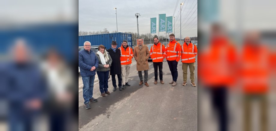 Das Foto zeigt Bürgermeister Rodenkirch mit den Beigeordneten und Dr. Maximilian Monzel bei der Eröffnung des Wertstoffhofes in Wittlich.