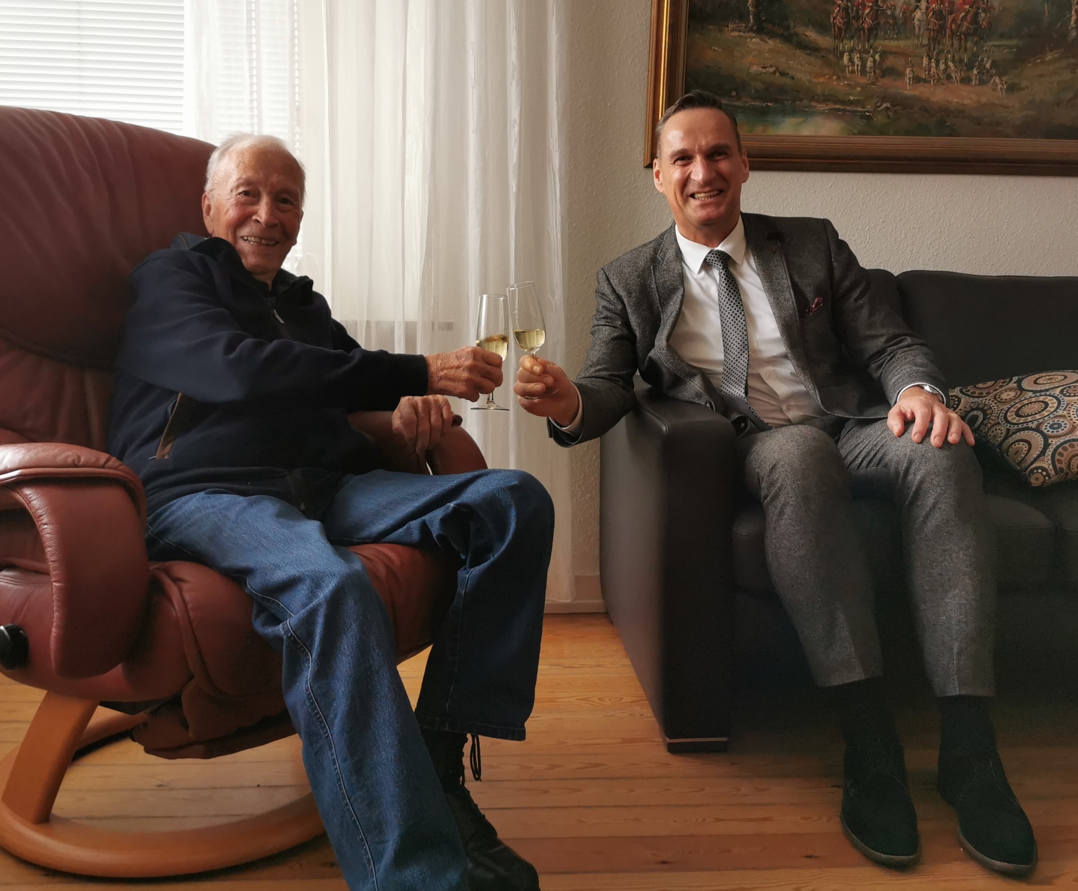 Bürgermeister Joachim Rodenkirch gratuliert dem Ehrenbürger der Stadt Wittlich Hans-Günther Heinz zum 90. Geburtstag 