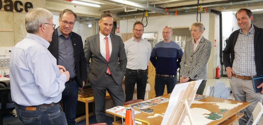 v.l.n.r.: Hans-Peter Pesch, Landrat Gregor Eibes, Bürgermeister Joachim Rodenkirch, Christian Leisch, Thomas Müller, Elke Scheid, Philipp Goßler. (Foto: Pia Wiersch)