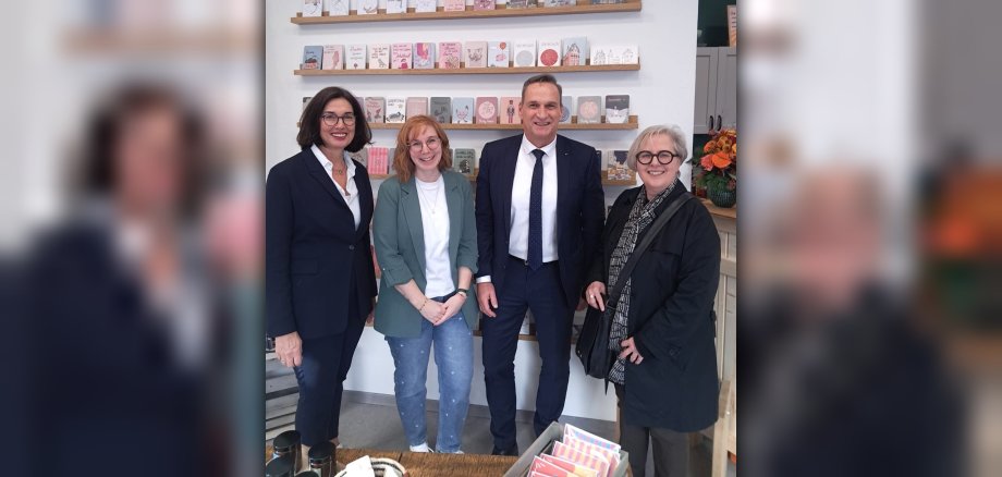 Gratulation zur Eröffnung des Lieserperlchens: V.l.n.r.: Theresia Rodenkirch, Katharina Thewalt, Joachim Rodenkirch und Claudia Jacoby