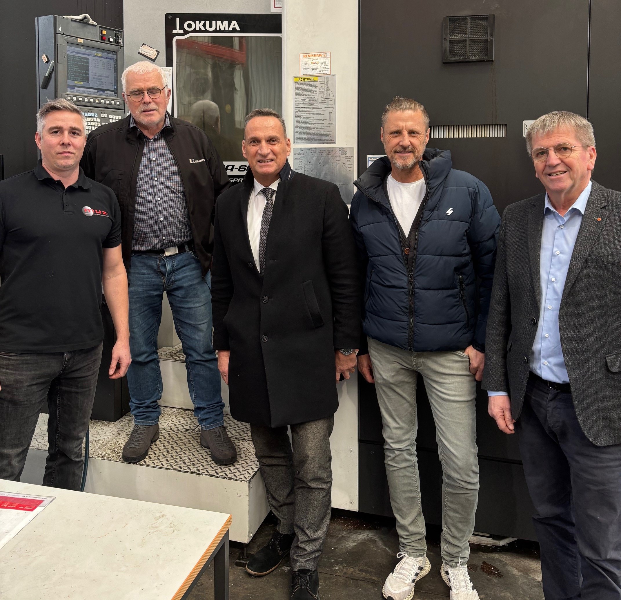 Geschäftsführer Benjamin Eltges, Firmengründer Richard Eltges, Bürgermeister Joachim Rodenkirch, Wirtschaftsförderer Rainer Wener und Prokurist Hans-Josef Esch.