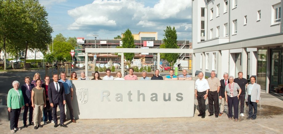 Der Stadtrat hat in der Sitzung vom 17. Mai 2022 den Beschluss gefasst, dass Verwaltungsgebäude der Stadtverwaltung in „Rathaus“ umzubenennen. 