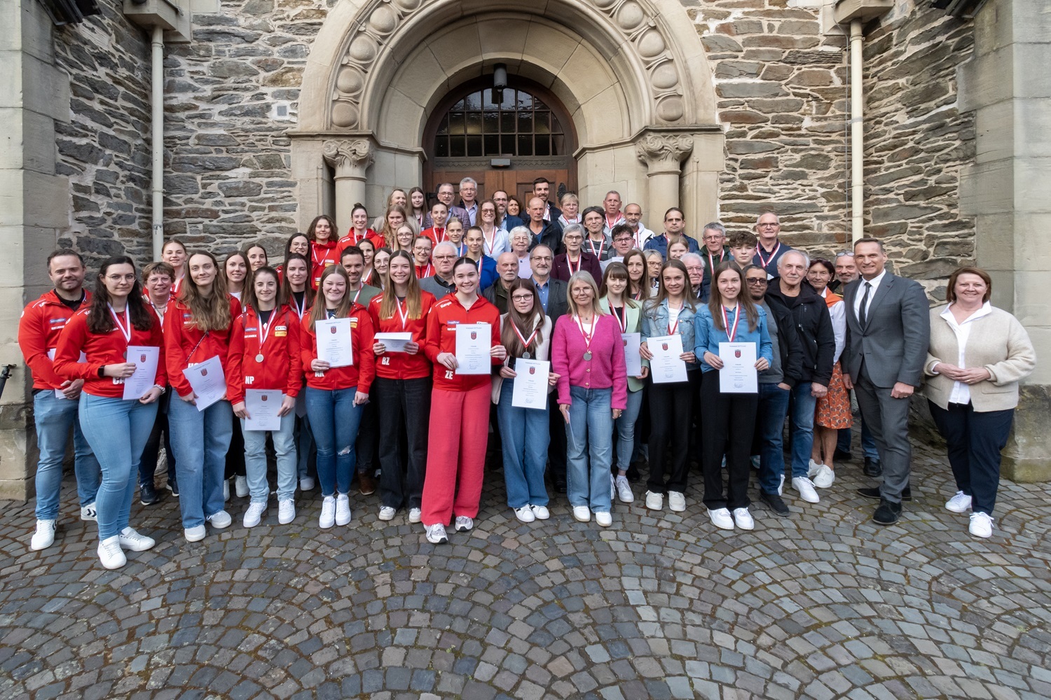 Das Foto zeigt die im Jahr 2023 erfolgreichen Sportler aus Wittlich.