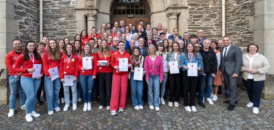 Das Foto zeigt die im Jahr 2023 erfolgreichen Sportler aus Wittlich.