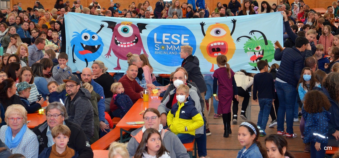 Monsterstarke Party mit zahlreichen Gästen