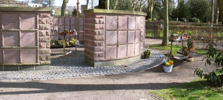 Urnenwand Friedhof Burgstraße