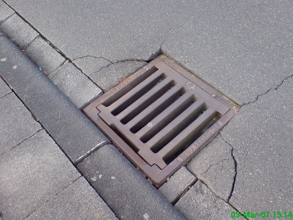 Defekter Regenablauf Defekter Regenablauf