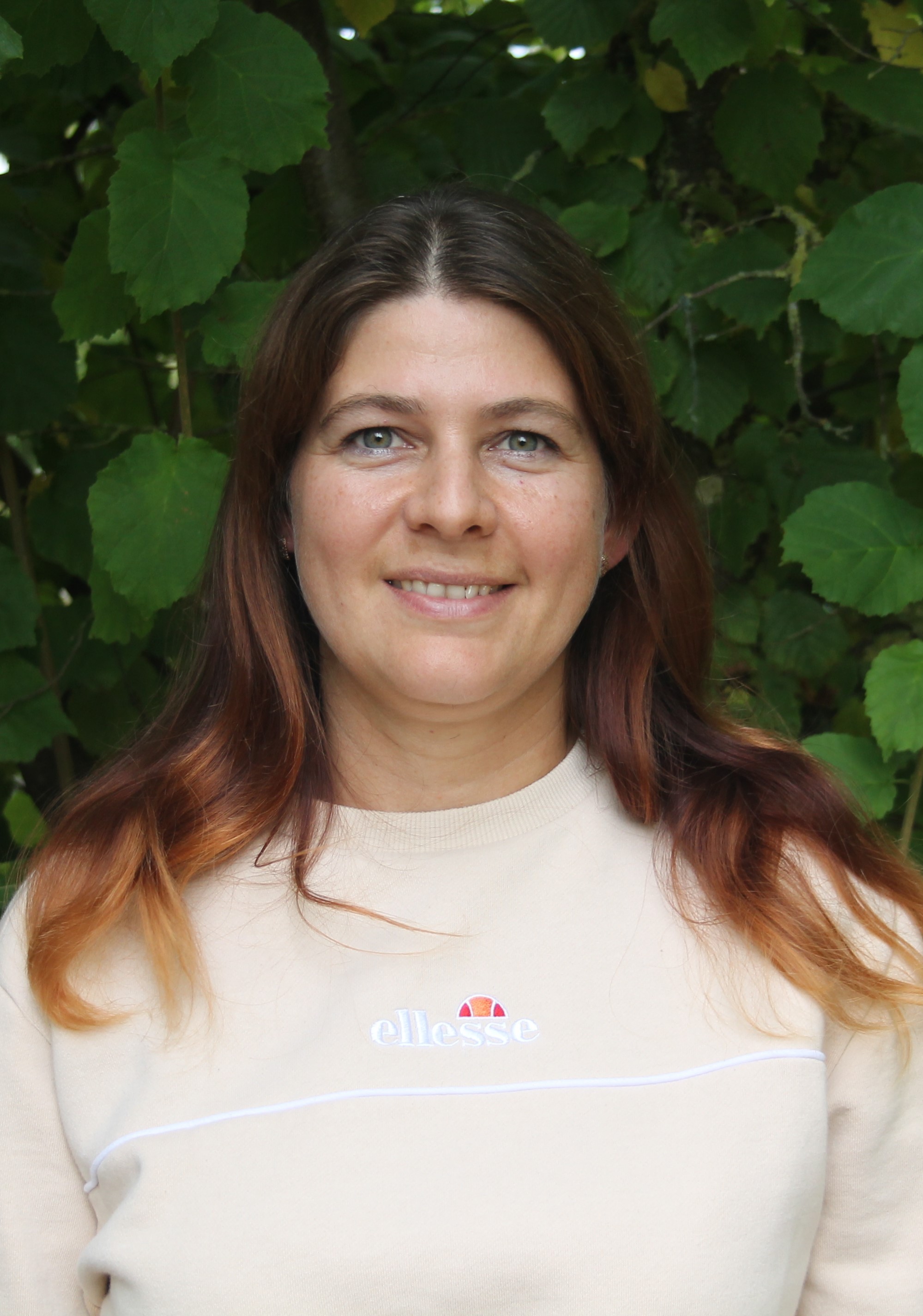 Team Einzelfoto Das Bild zeigt die Erzieherin Irina Tjamin.