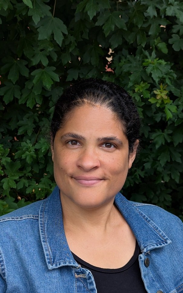 Team Einzelfoto Das Foto zeigt die Kita-Sozialarbeiterin Shola Reese.