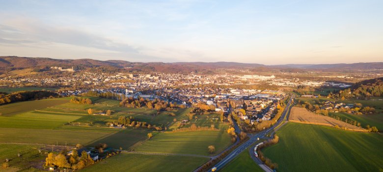 Wittlich von oben im Licht der Abenddämmerung