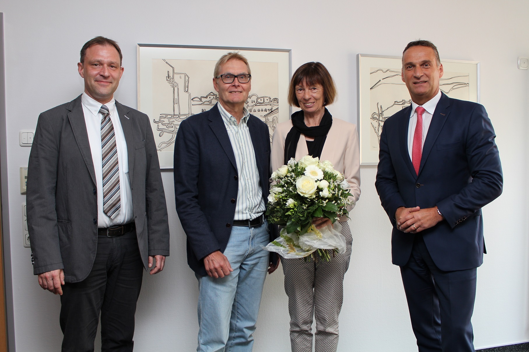 Das Foto zeigt Professor Dr. Hans-Georg Gradl, Klaus Wahl, Monika Metzen-Wahl und Bürgermeister Joachim Rodenkirch