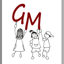 Das Logo zeigt spielende Kinder unter dem G und dem M