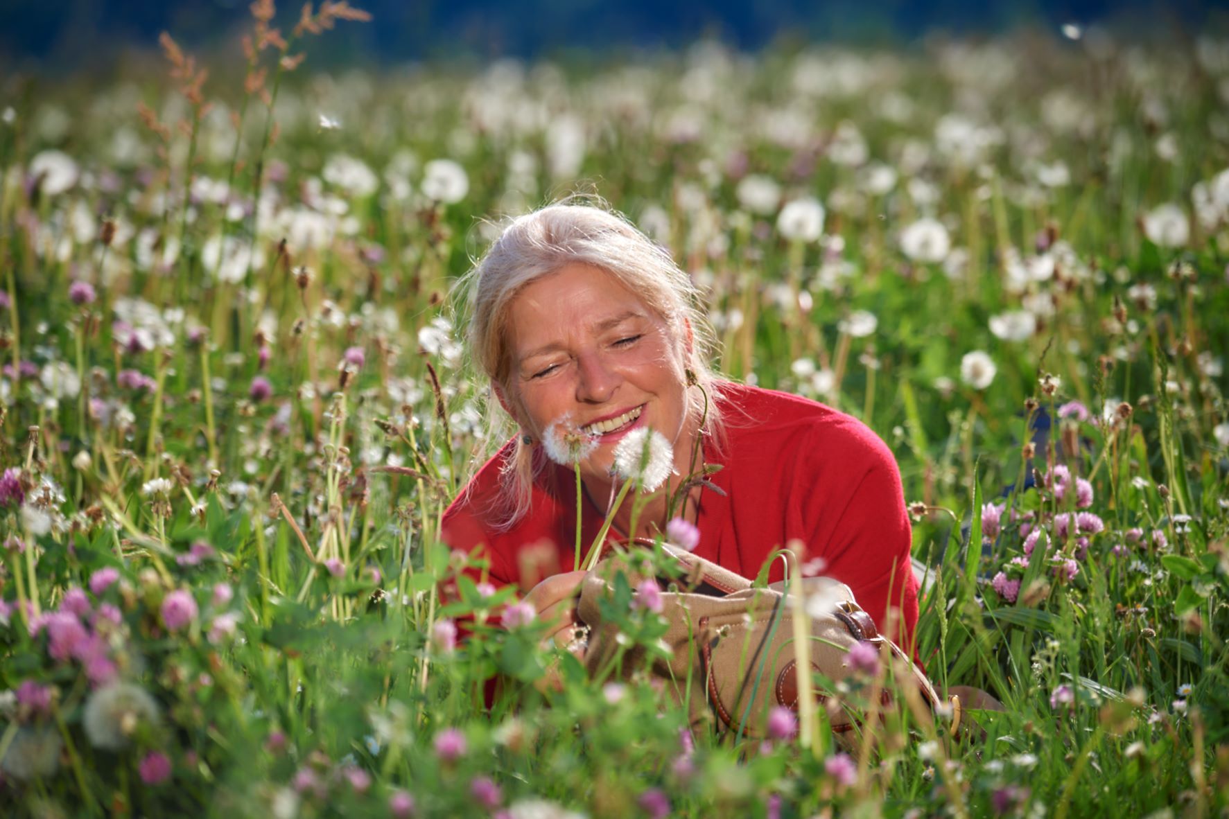 Glücklich auf der Wiese 