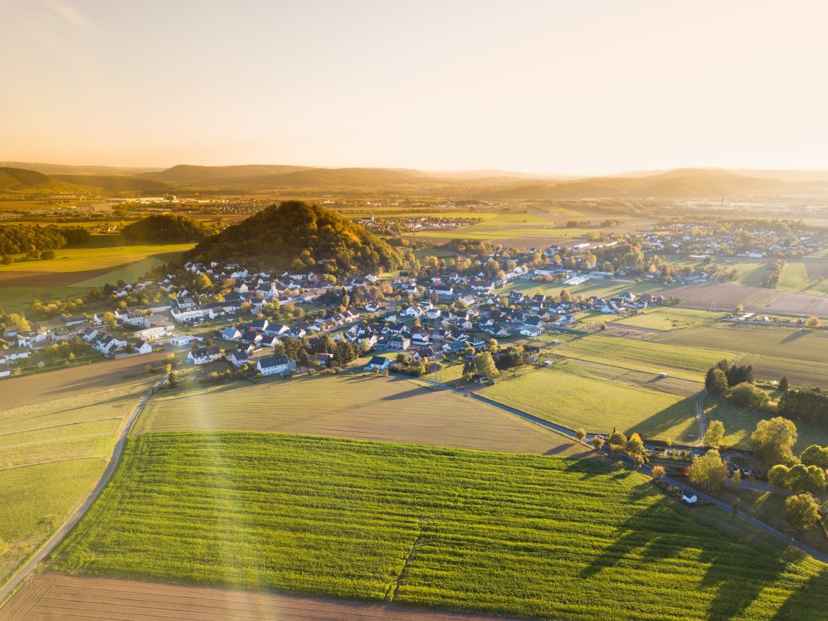 Blick von oben auf den Neuerburger Kopf Blick von oben auf den Neuerburger Kopf