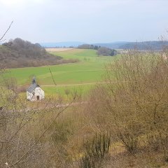 Blick ins Tal auf die FIntenkapelle