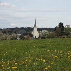 Blick vom Pfarrsteig auf Kirche Greimerath