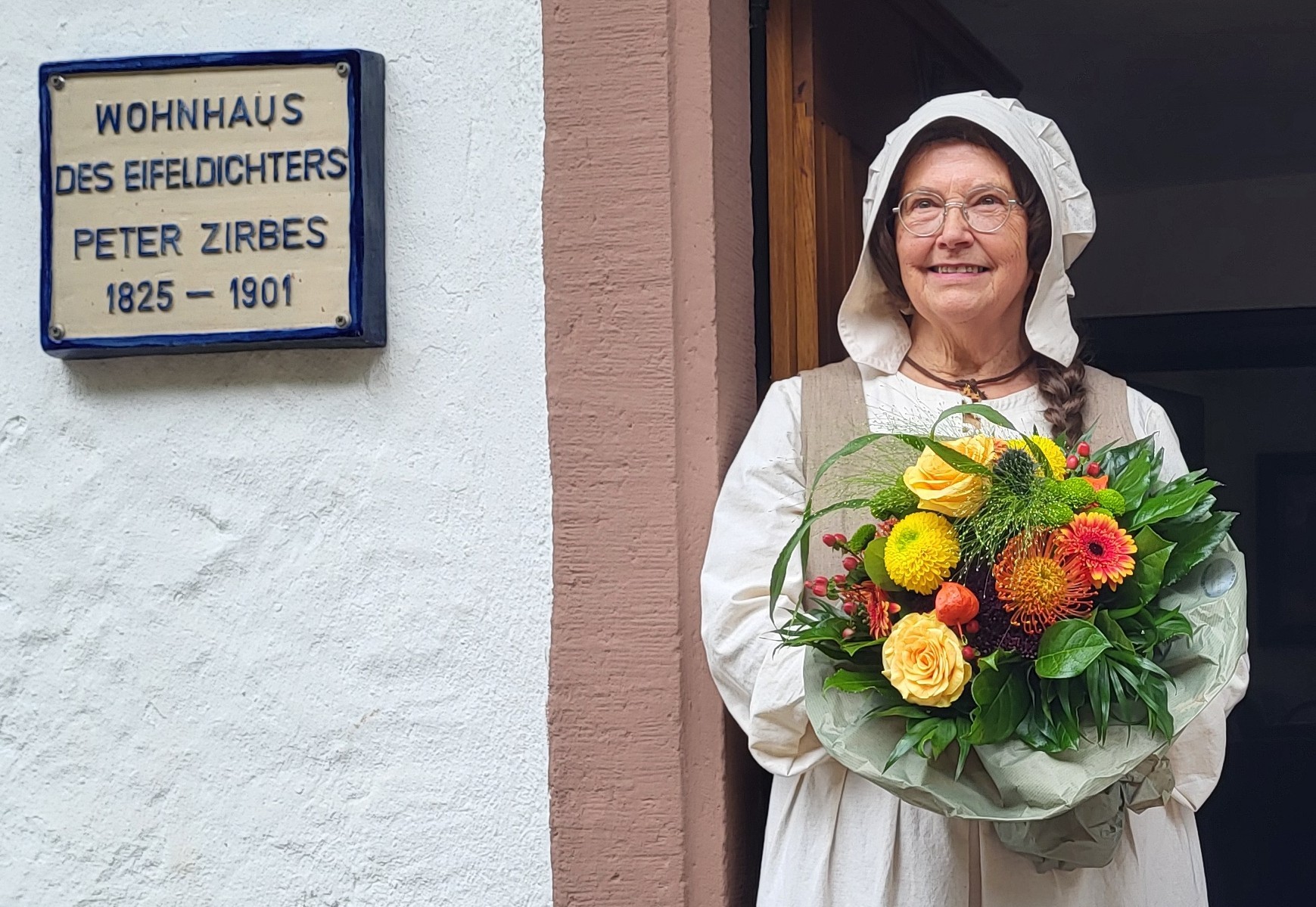 Gästeführerin Renate Kappes in hist. Gewand Gästeführerin Renate Kappes in hist. Gewand