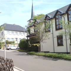 Kirche und Pfarrhaus