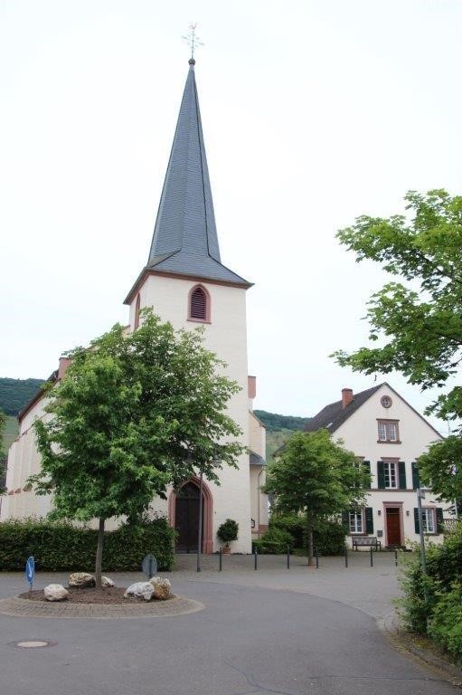 Blick auf Rivenich Rivenich Kirche
