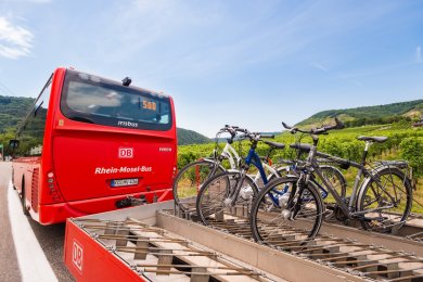 Radbus mit Anhänger