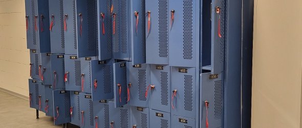 Viel Stauraum für Helme und Gepäck