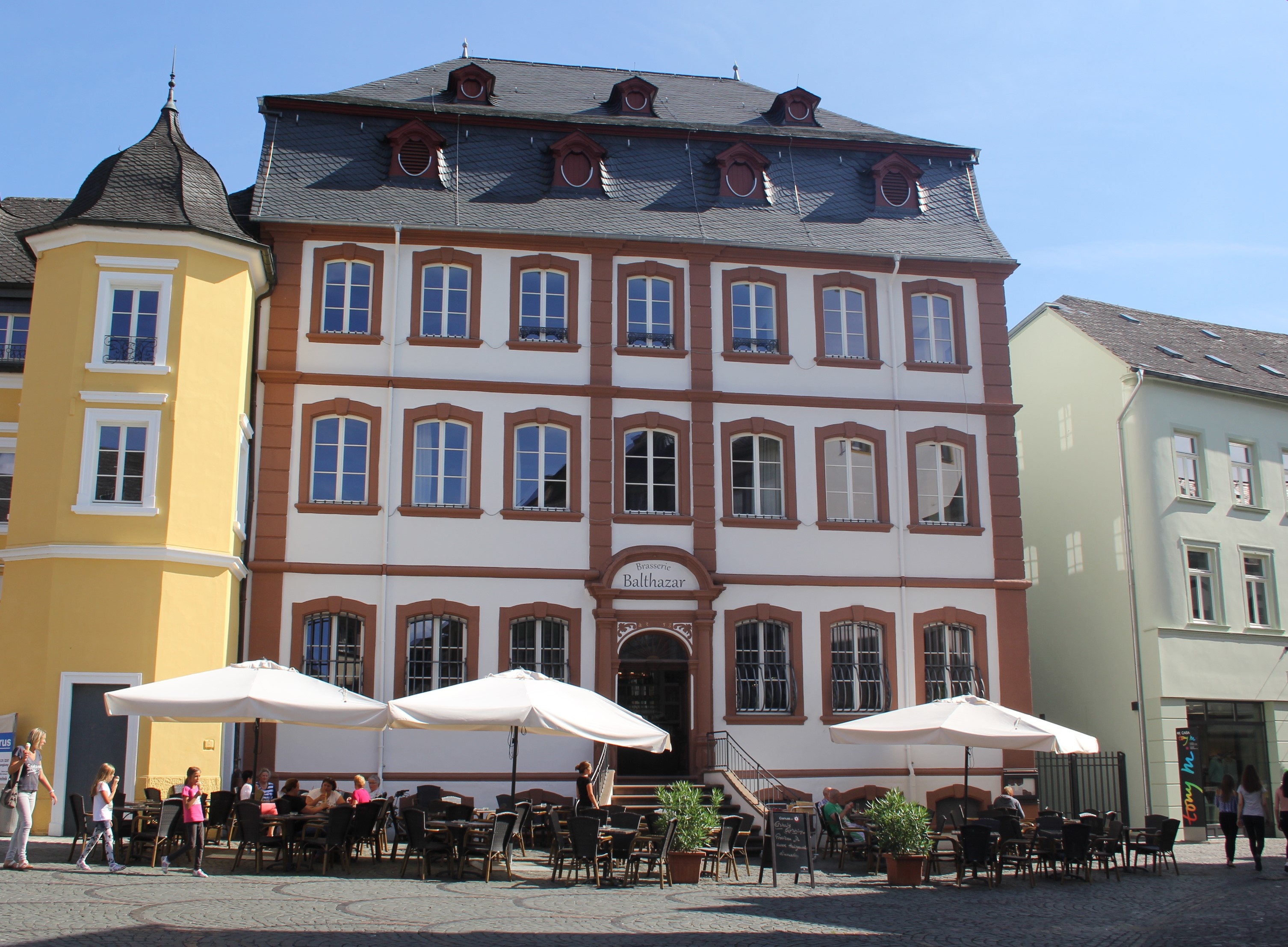 Casa Ton M. / Brasserie