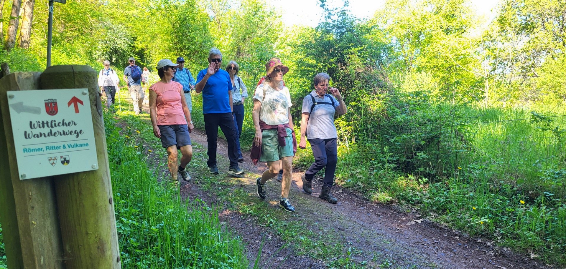 Viele begeisterte Teilnehmer an der Eröffnung