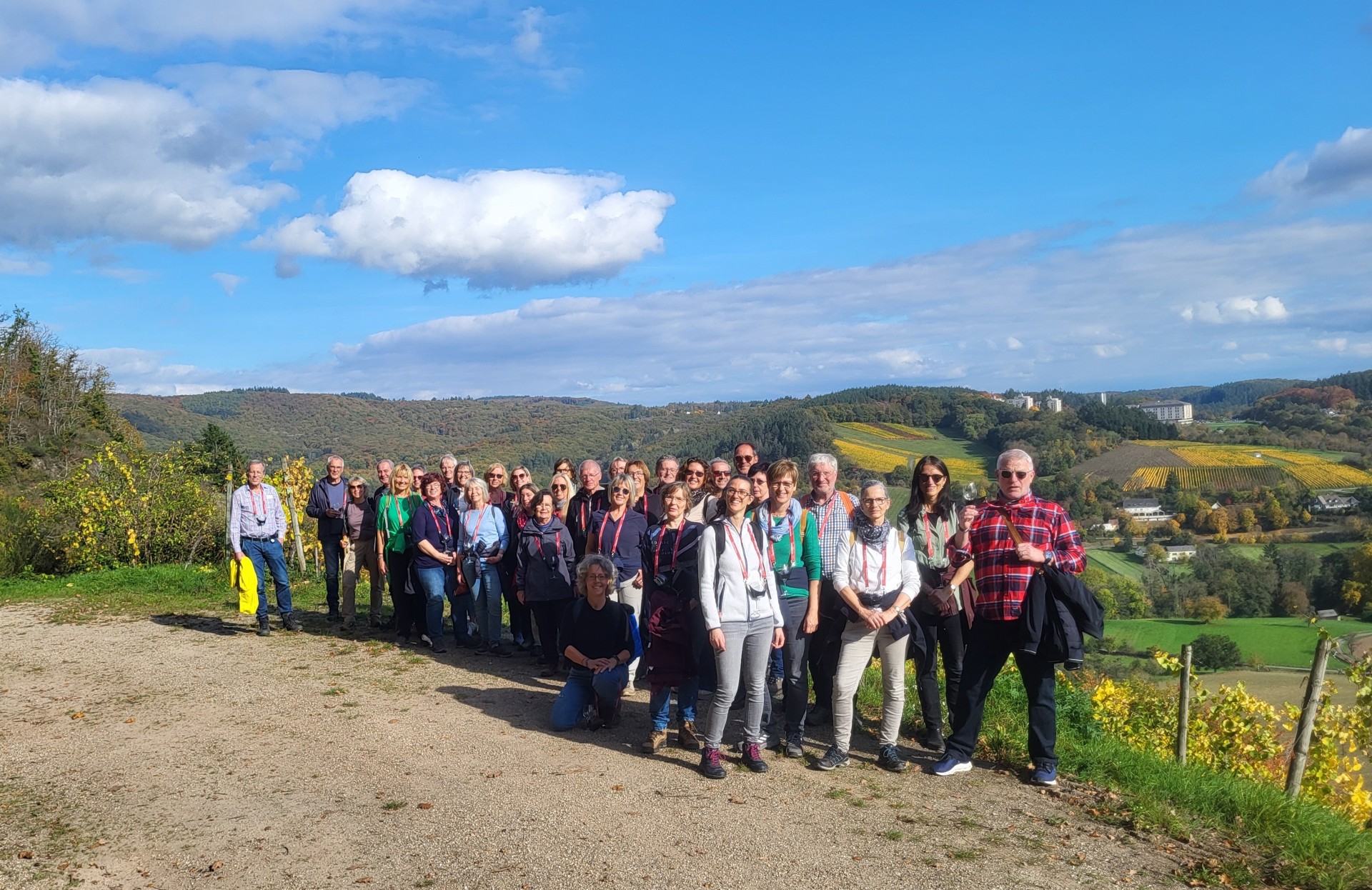 Begeisterte Teilnehmer der Käse-Wein-Wanderung in Wittlich Begeisterte Teilnehmer der Käse-Wein-Wanderung in Wittlich