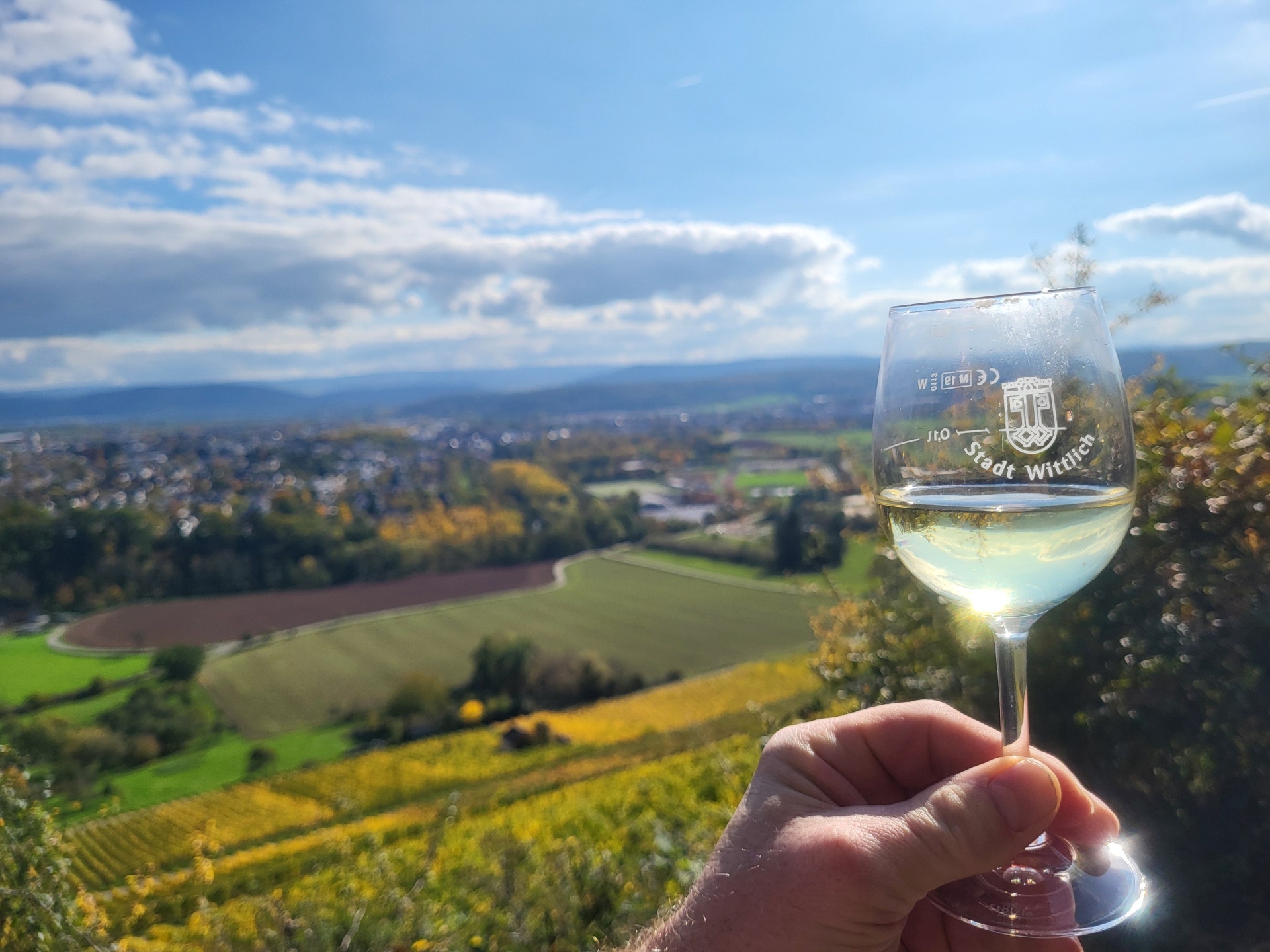 Weingenuß während der Käse Wein Wanderung 