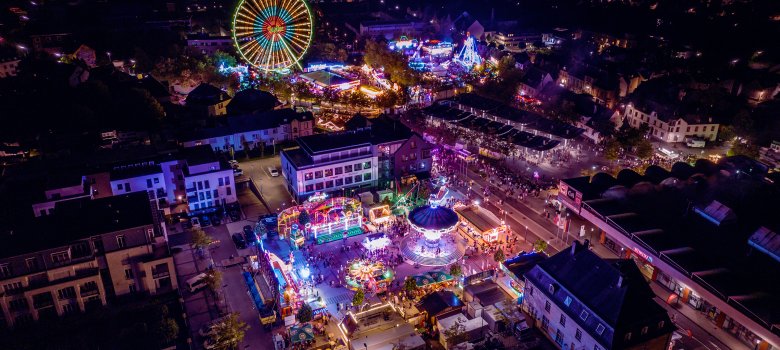 Säubrennerkirmes von oben bei Nacht Säubrennerkirmes von oben bei Nacht
