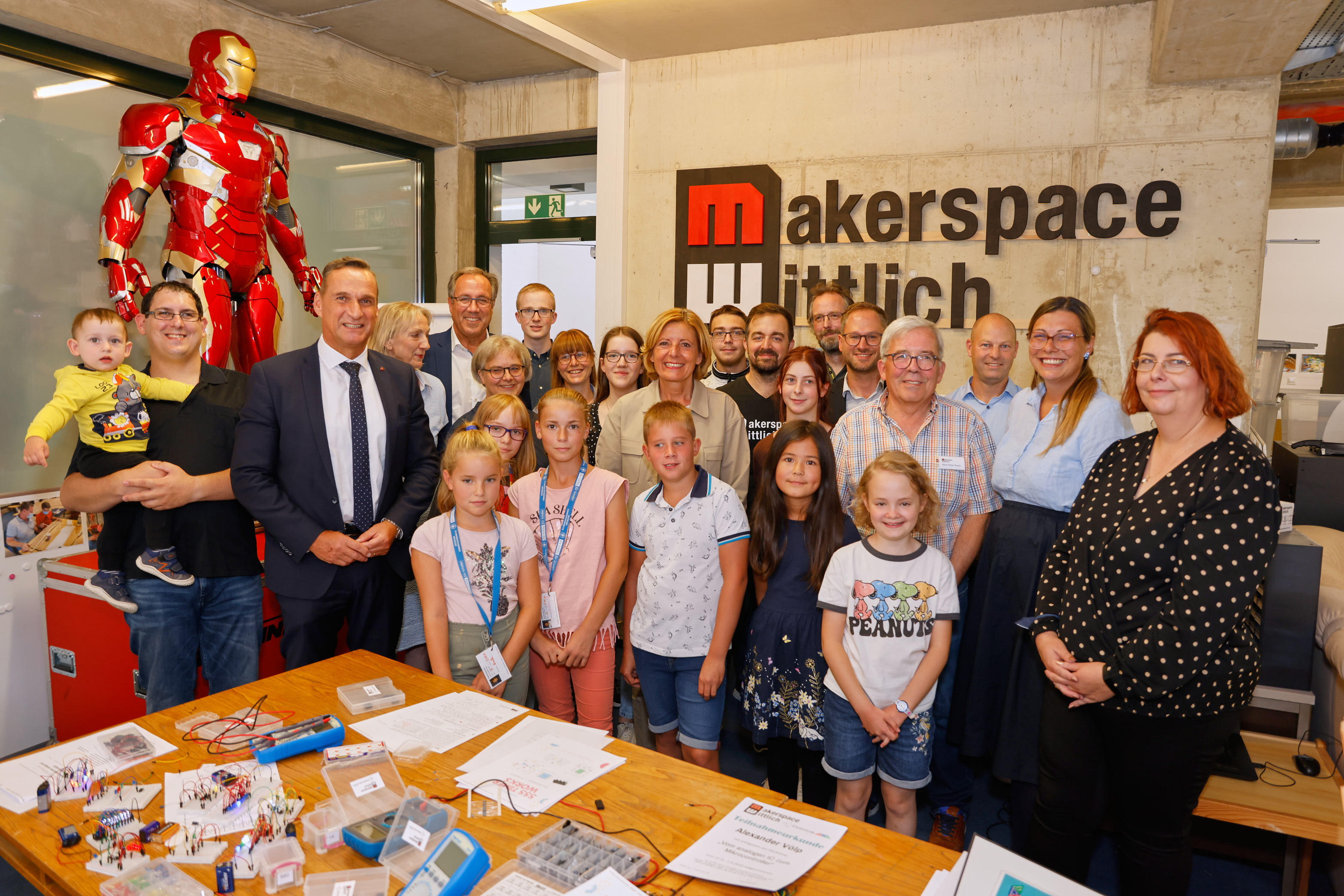 Malu Dreyer im Makerspace Wittlich