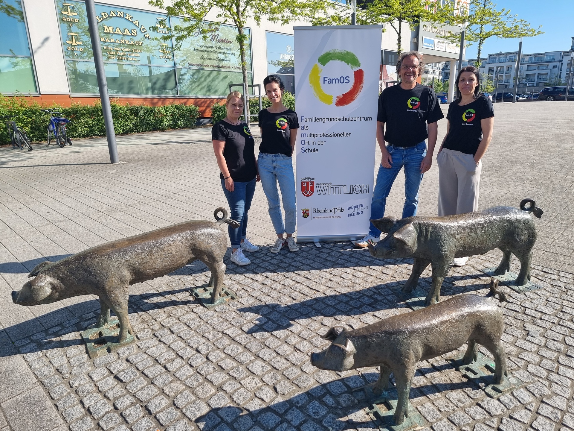 Das Bild zeigt den Koordinator FamOS und die drei Standort-Leitungen